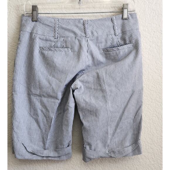 Miss Bisou Black White Pinstripe Bermuda Shorts 5 Juniors Flat Front Lightweight - Picture 3 of 4